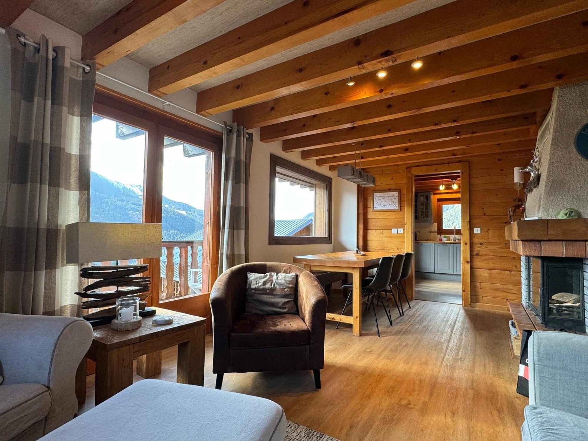 Charming, Cosy Chalet Nestled In A Breathtaking Surrounding With Spectacular, Stunning Mountain Views ลาชาเปล-ดาบงด็องซ์ ภายนอก รูปภาพ